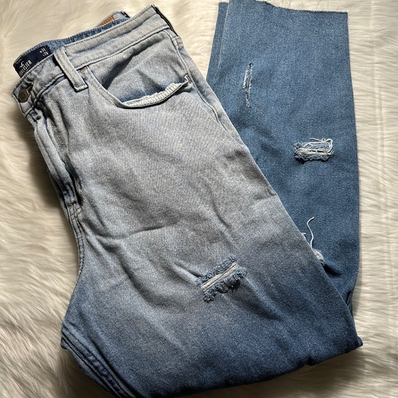 Hollister Jeans - Picture 1 of 4